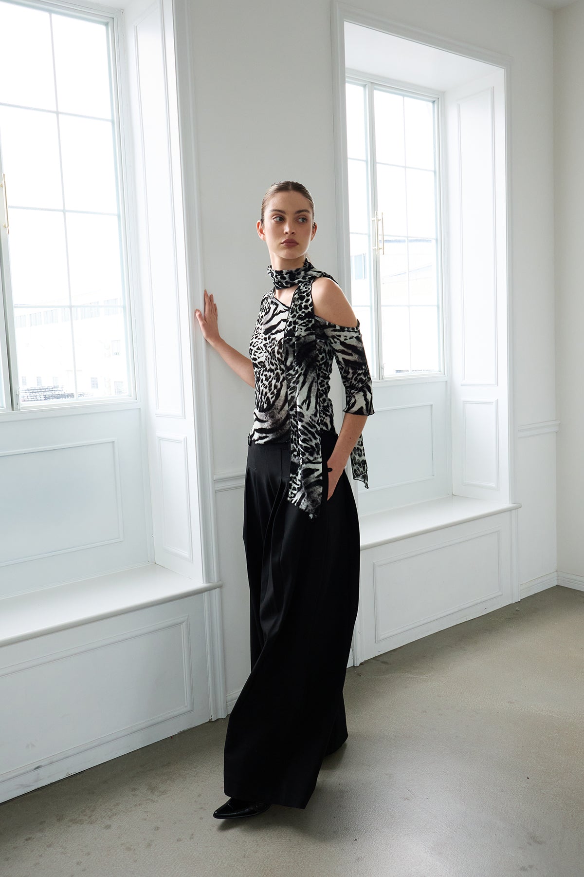 Dandy Black Pleated Wide-Leg Tailored Trousers