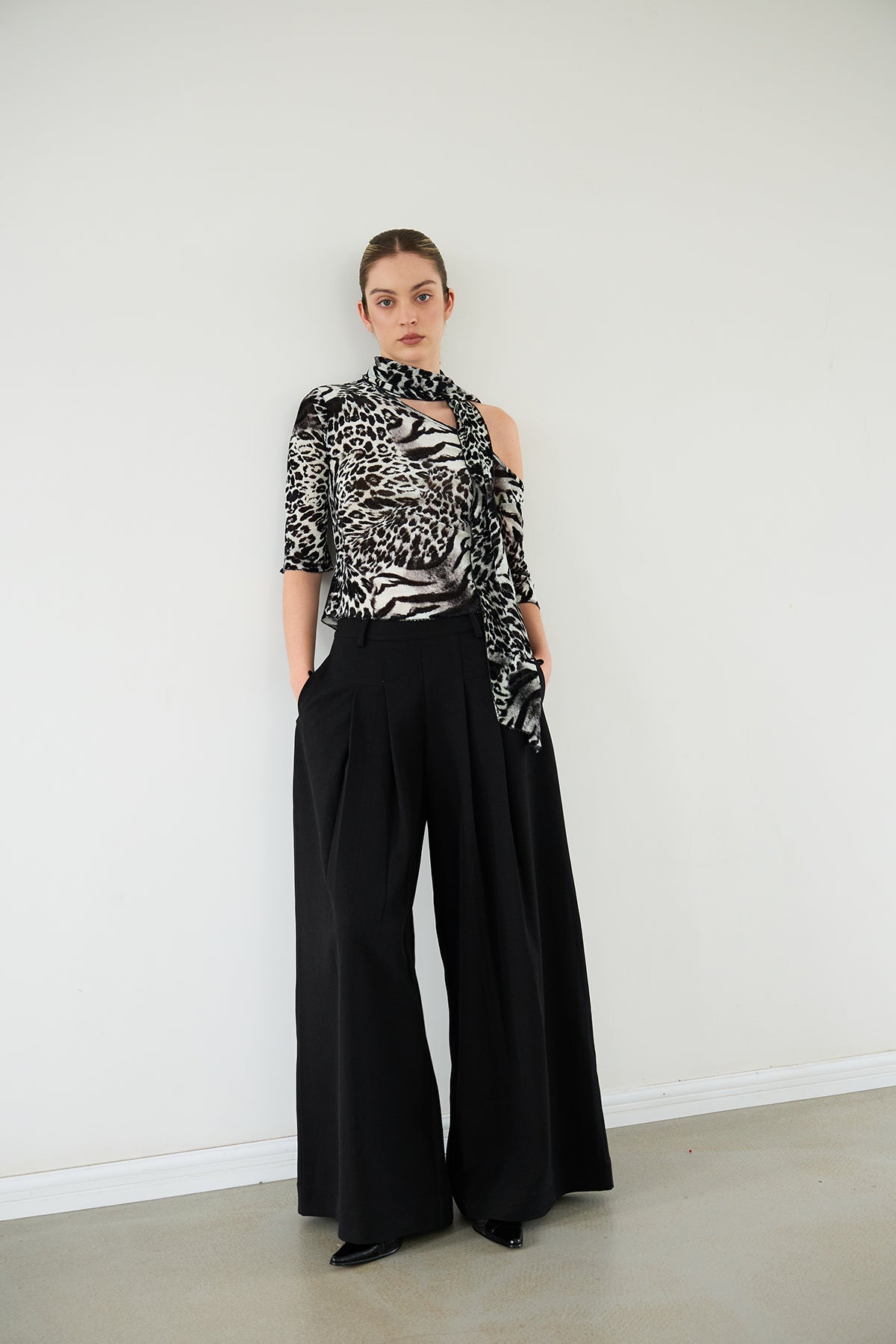 Dandy Black Pleated Wide-Leg Tailored Trousers