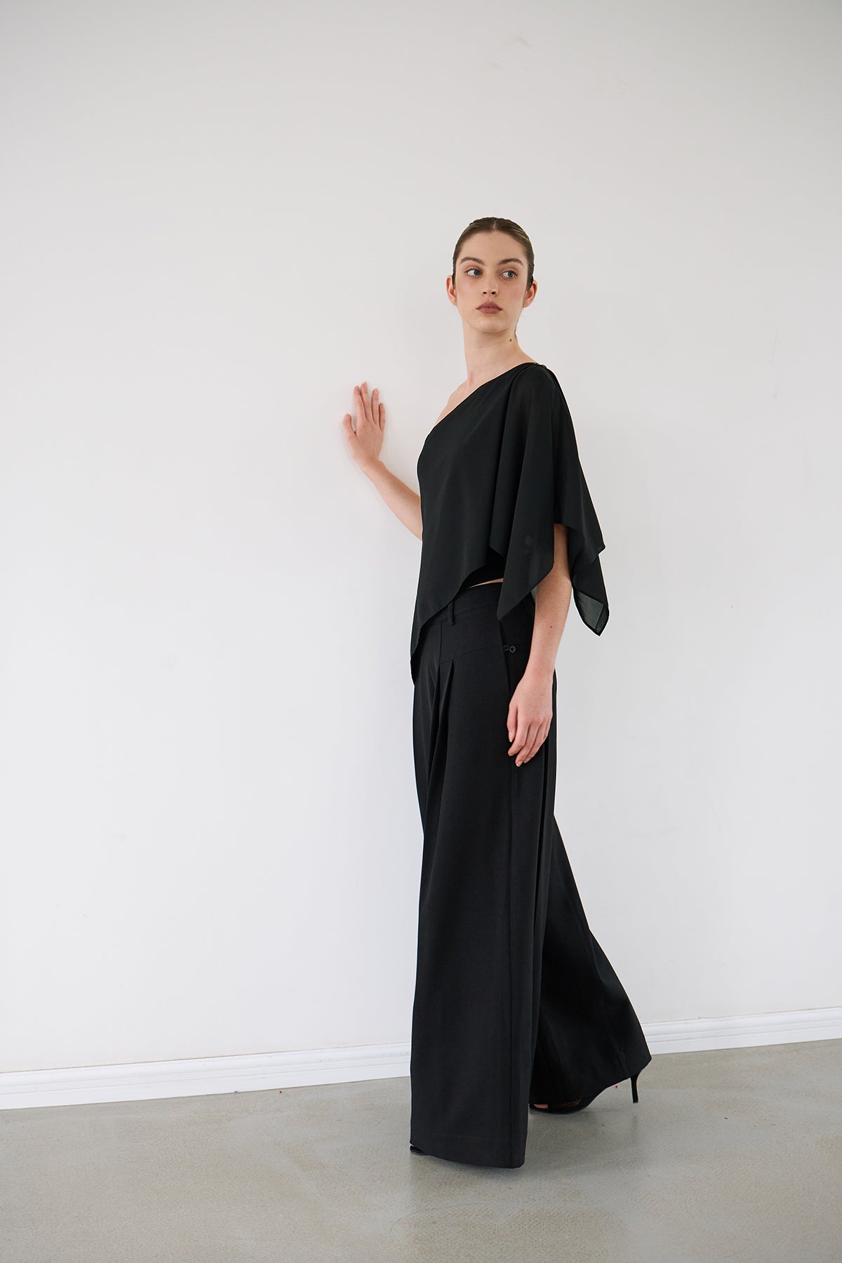 Dandy Black Pleated Wide-Leg Tailored Trousers