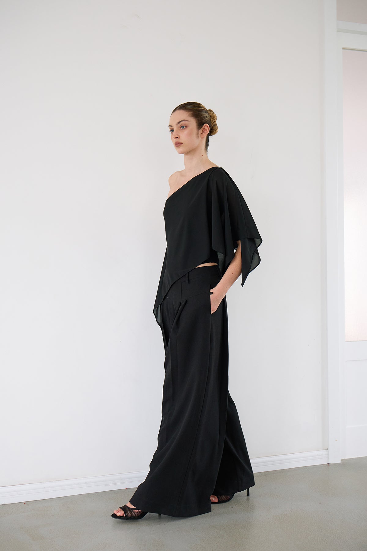 Dandy Black Pleated Wide-Leg Tailored Trousers
