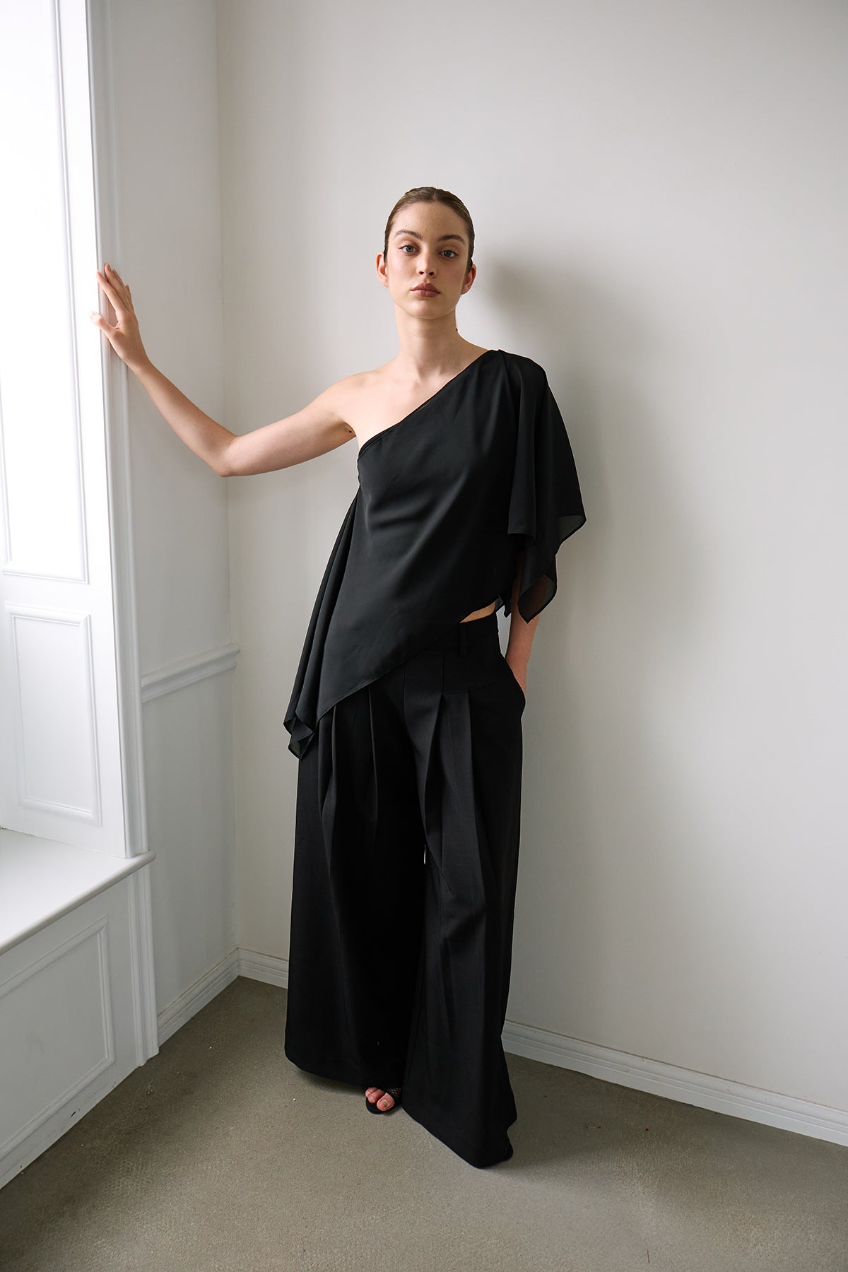 Dandy Black Pleated Wide-Leg Tailored Trousers